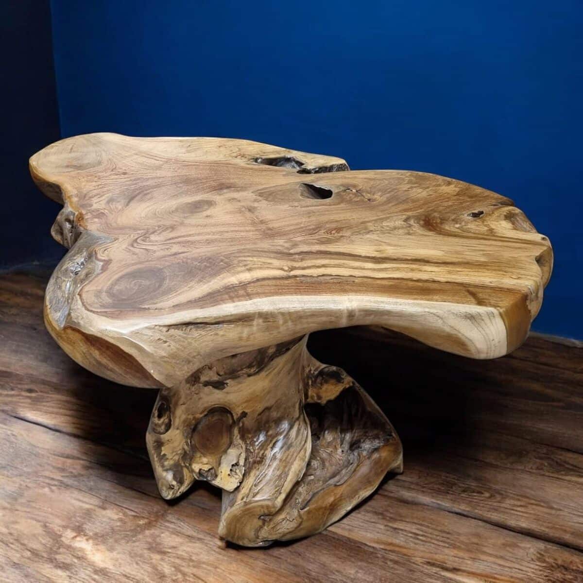 Avis sur la table basse Kinaree : charme rustique en teck massif