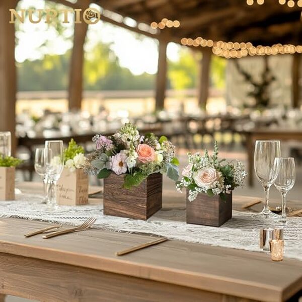 Découvrez notre avis complet sur le vase centre de table NUPTIO en bois, une décoration vintage élégante et intemporelle pour sublimer votre intérieur.